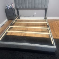 Queen Size Bed 