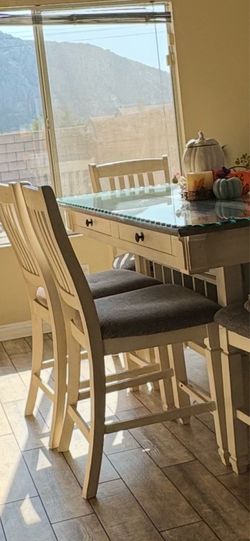 Dining table set