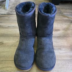 Ugg Women's Boot Size 7...Like New