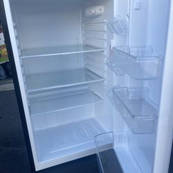 Frigate Mini Refrigerator 