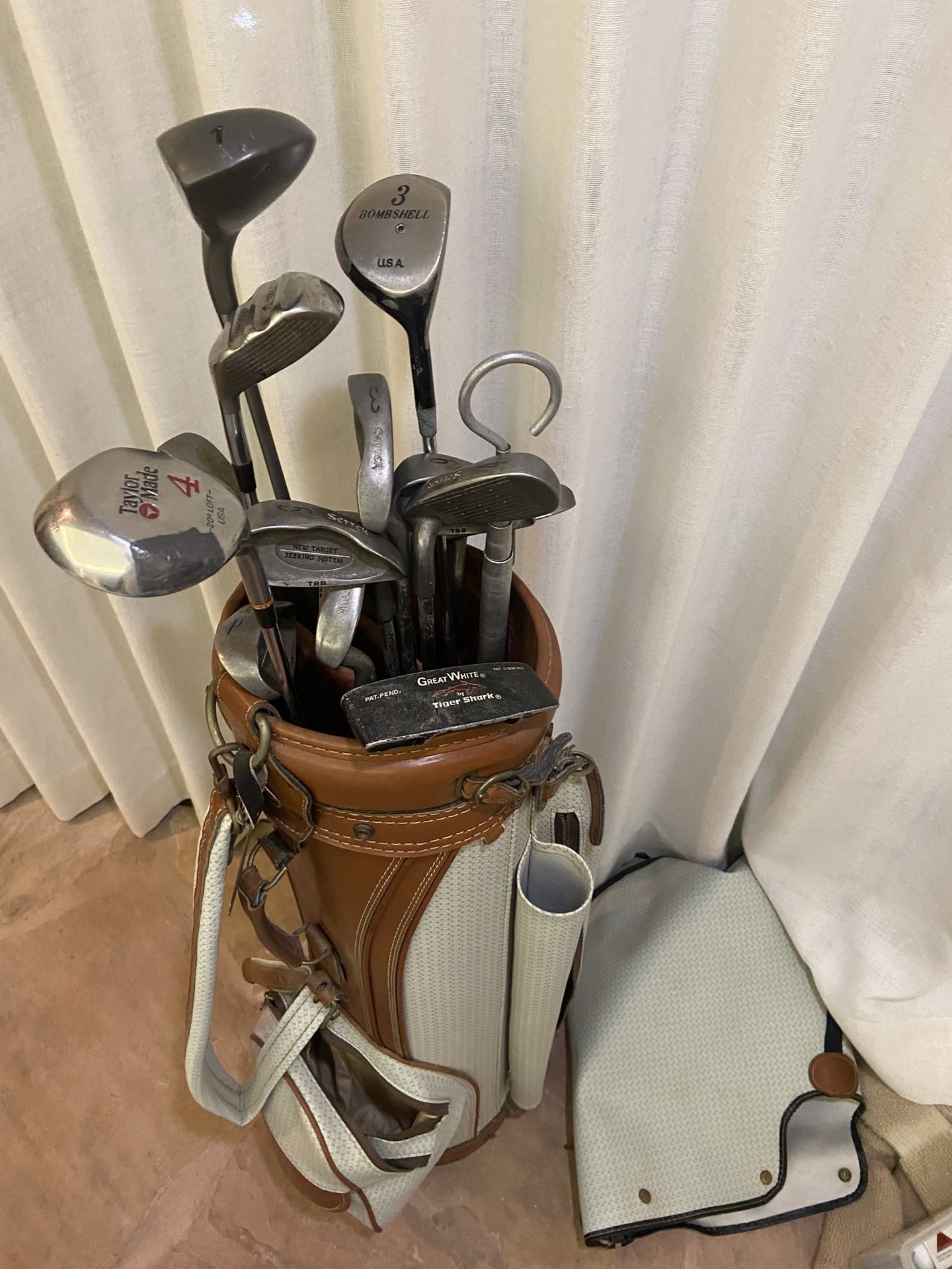 Mens used right hand golf club set bag lot