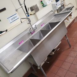 84" STAINLESS STEEL 3 COMPARTMENT SINK with FAUCET and SPRAYER 