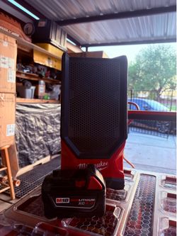 Milwaukee m18 speaker and battery