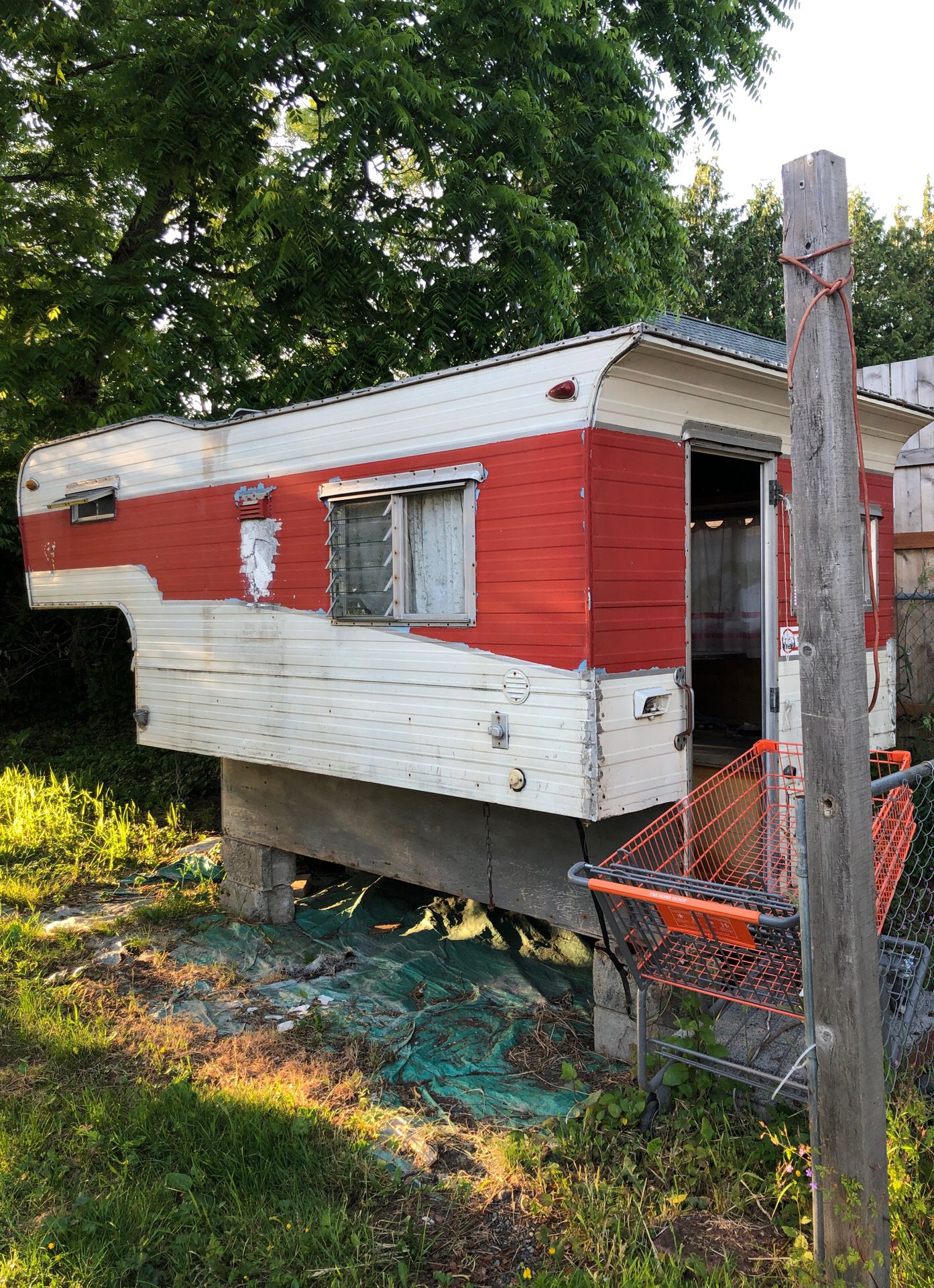 Truck camper RV trailer