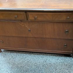 FREE VINTAGE DRESSER. City Of Orange 🍊. 