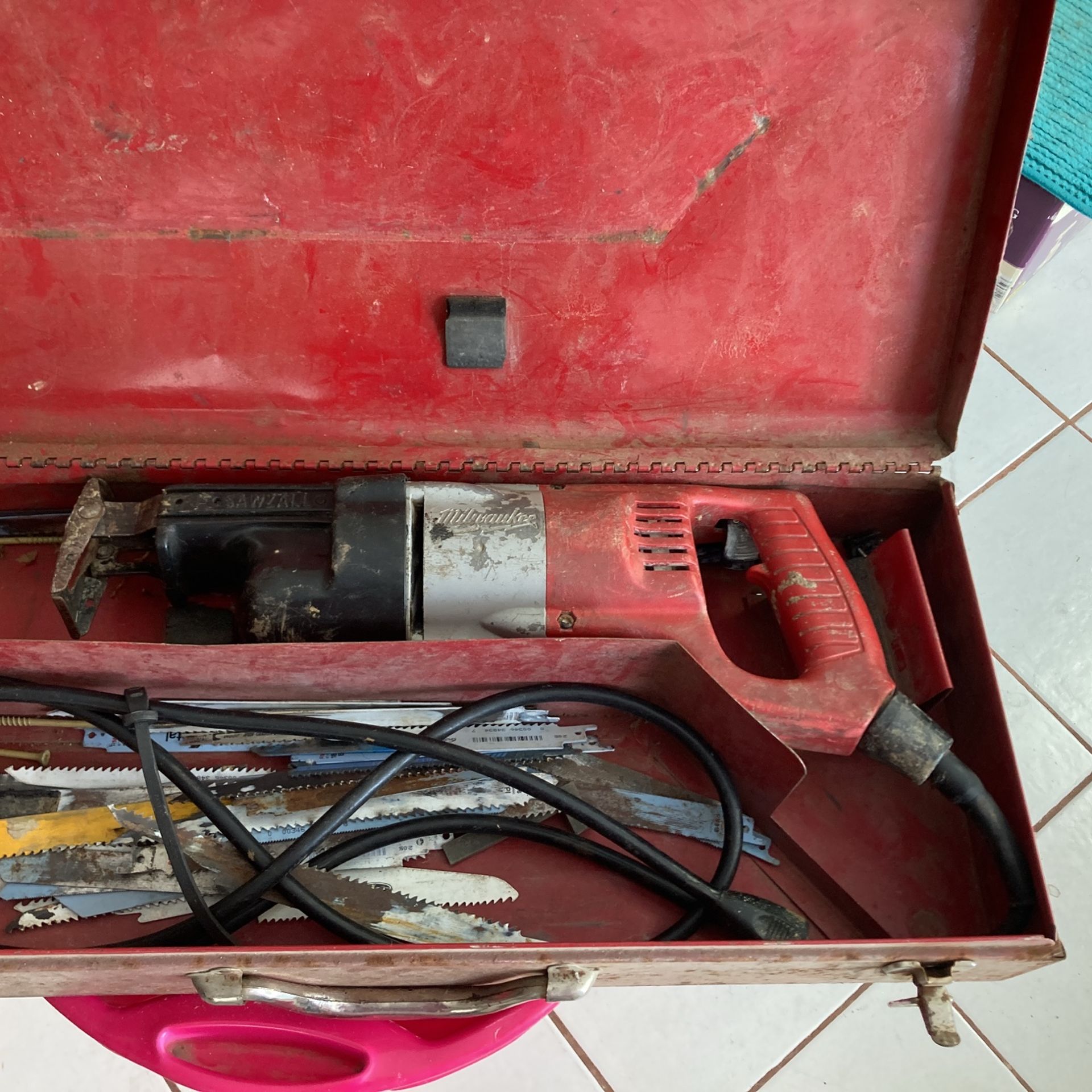 Milwaukee Sawzall with case