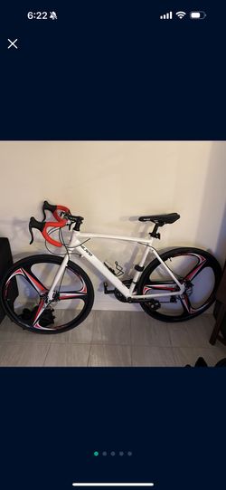 CUSTOM BUILT HILAND ROAD BIKE + FREE ITEMS 