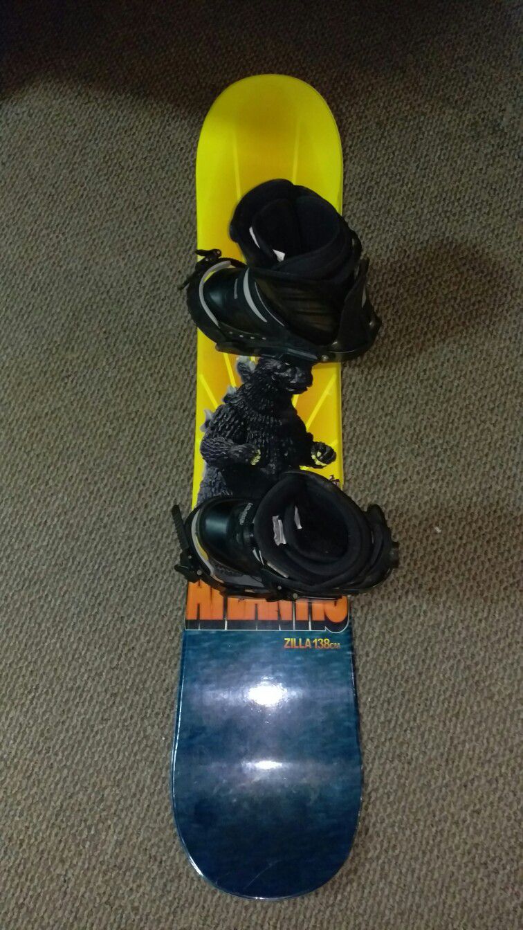 Atlantis Godzilla snowboard with size 4 boots