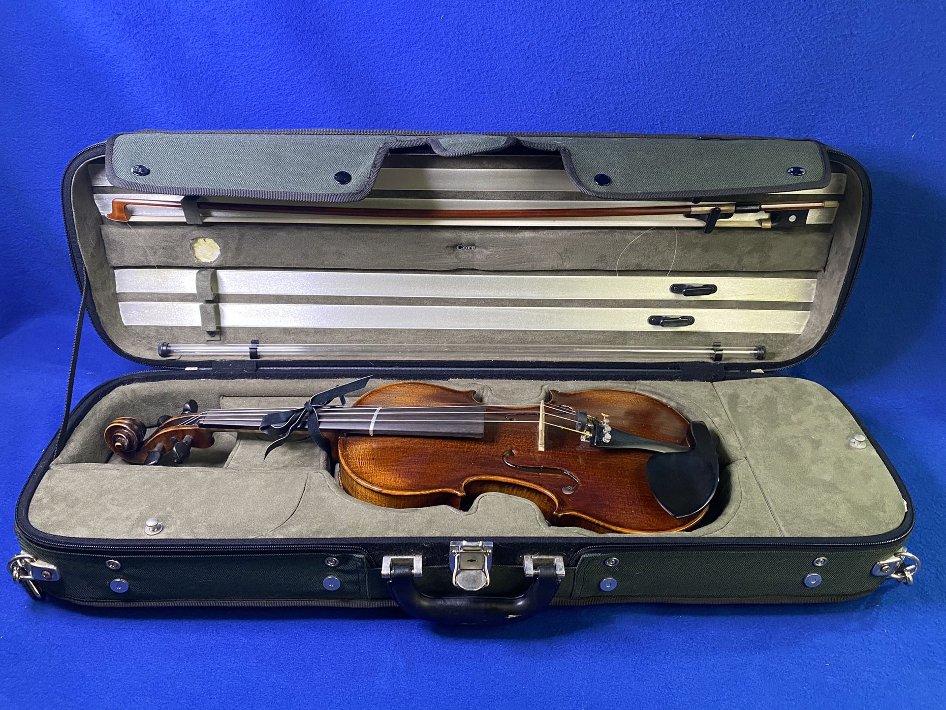 Howard Core & Company AR702HVA (Aloes Reidl/Franz Sandner) Early 2000’s Antique Varnish 4/4 Wooden Step Up Violin Complete w/ Core Case