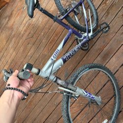 3700 Trex Mountain Bike