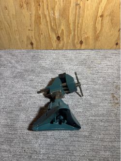 Table top vise