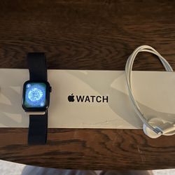 Apple Watch SE 40mm Gen 2 Like-New