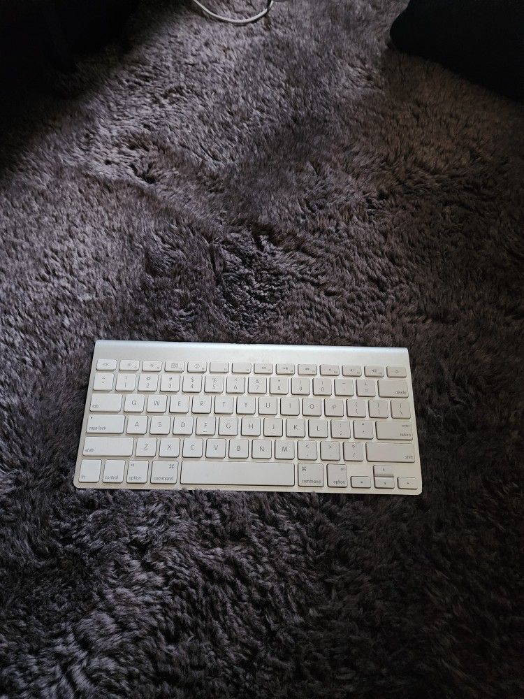 Apple Keyboard
