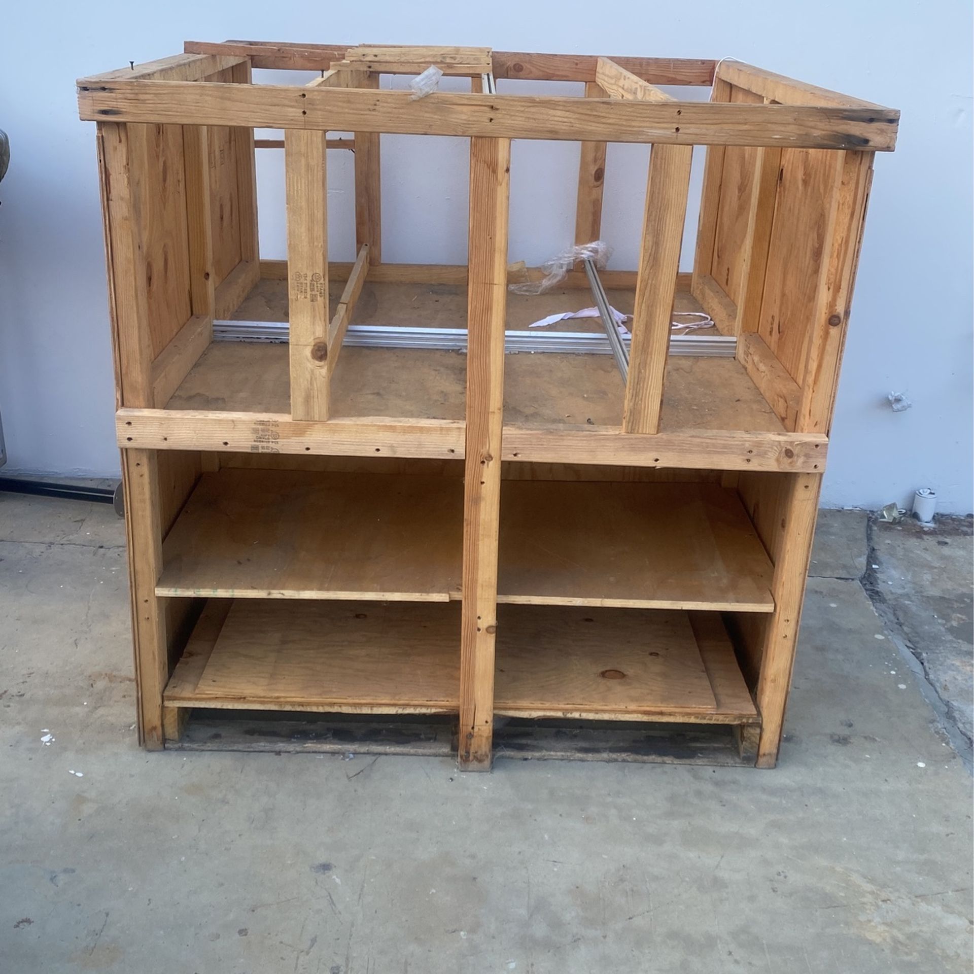 Pallet shelving unit for storing metal Or pipe of various sizes