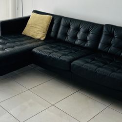 BLACK LEATHER COUCH 