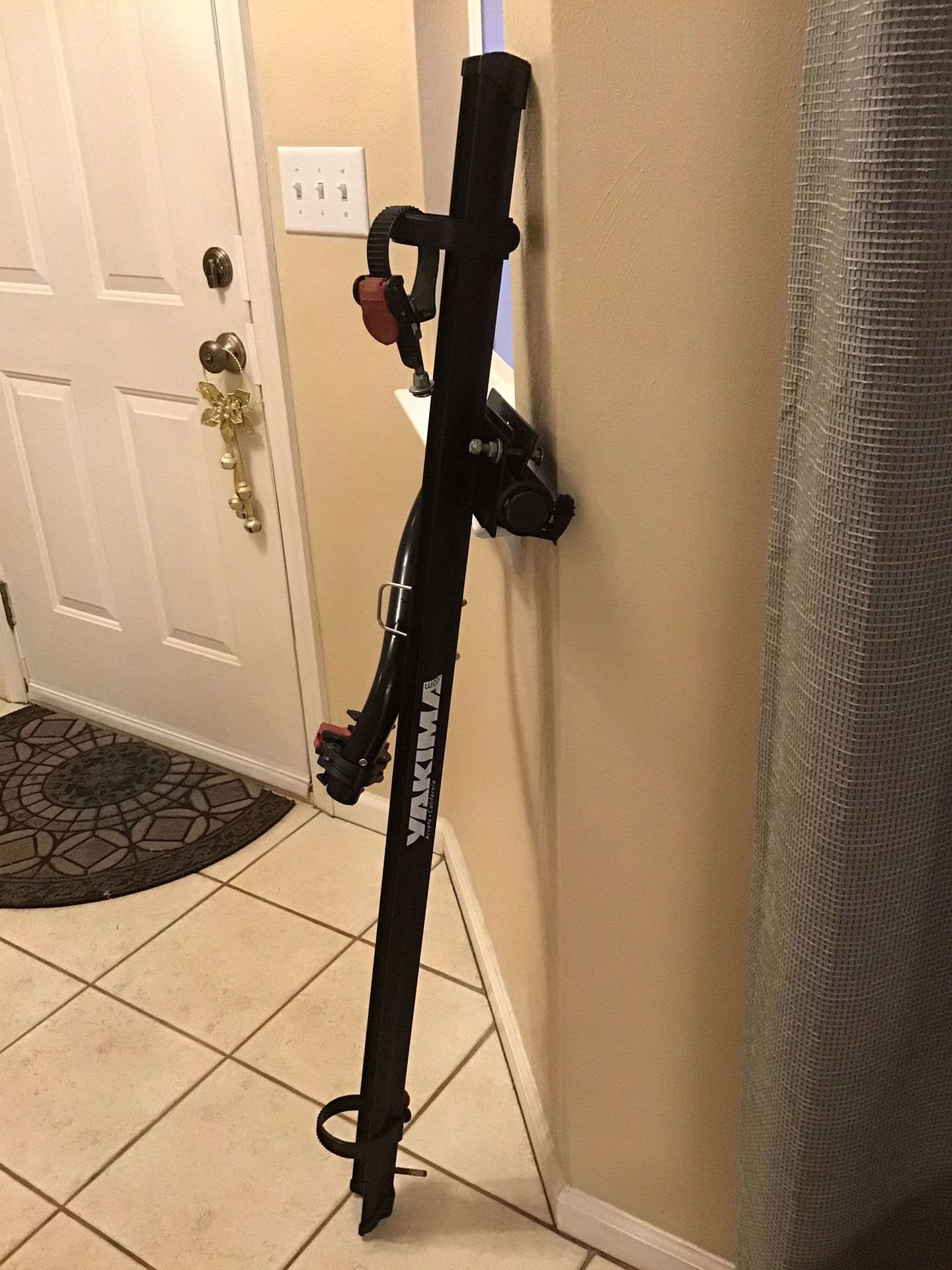 Yakima Ankle Biter Upright Bike Rack. Single Bicycle Auto Roof Rack.