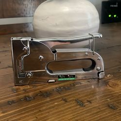 Staple Gun(with Staples)