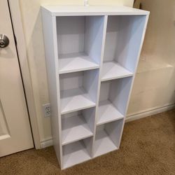 Pemberly Row Engineered Wood 7-Cube Reversible Open Shelf in White Very Good Condition