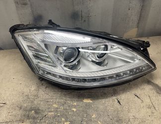 2010 2011 2012 2013 Mercedes-Benz S350 S400 S550 S63 S65 Right Passenger Side Headlight OEM