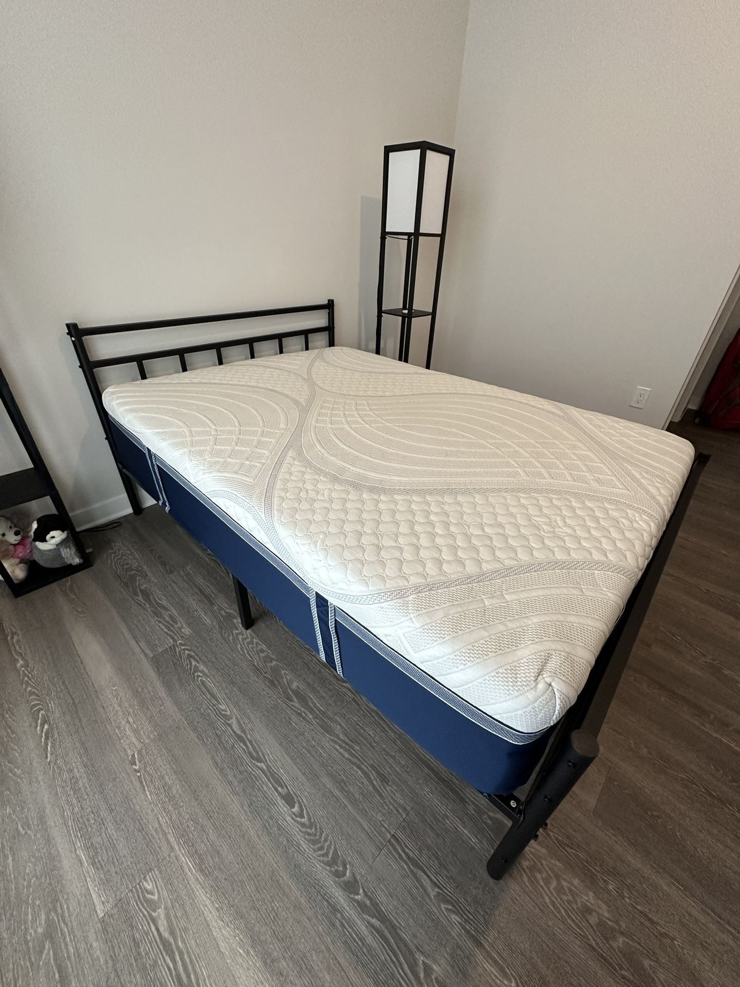 Full Sized Novaform 14” ComfortGrande Advanced Gel Memory Foam Mattress