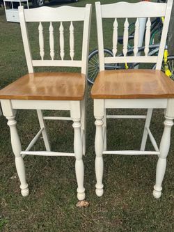 Pair of Farmhouse Counter Height Bar Stools – Cream & Natural Wood