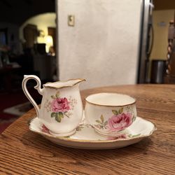 ROYAL ALBERT ENGLAND "AMERICAN BEAUTY" CREAMER &SUGAR  w/TRAY Bone China (See Pic 7)