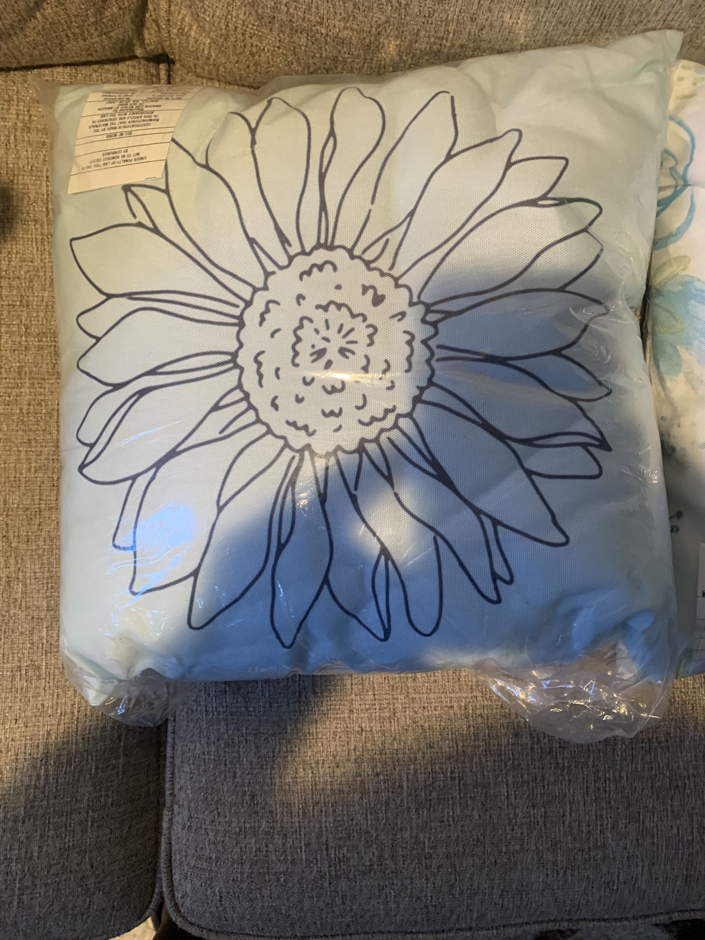 Decorative pillow A-45 for Sale in North Las Vegas, NV - OfferUp