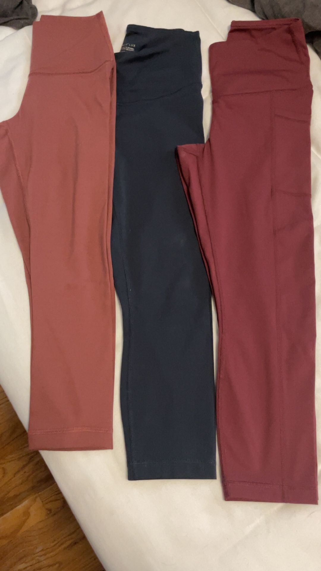 Yogalicious Lux no stains or holes smoke free home