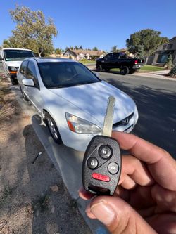 Car keys/llaves para carros/key fobs
