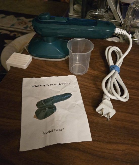 Mini Dry Iron with Spray