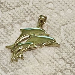 14KT GOLD BOLD SWIMMING DOLPHIN PENDANT 