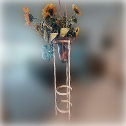 Round White Wrought Iron And Glass Vase Stand