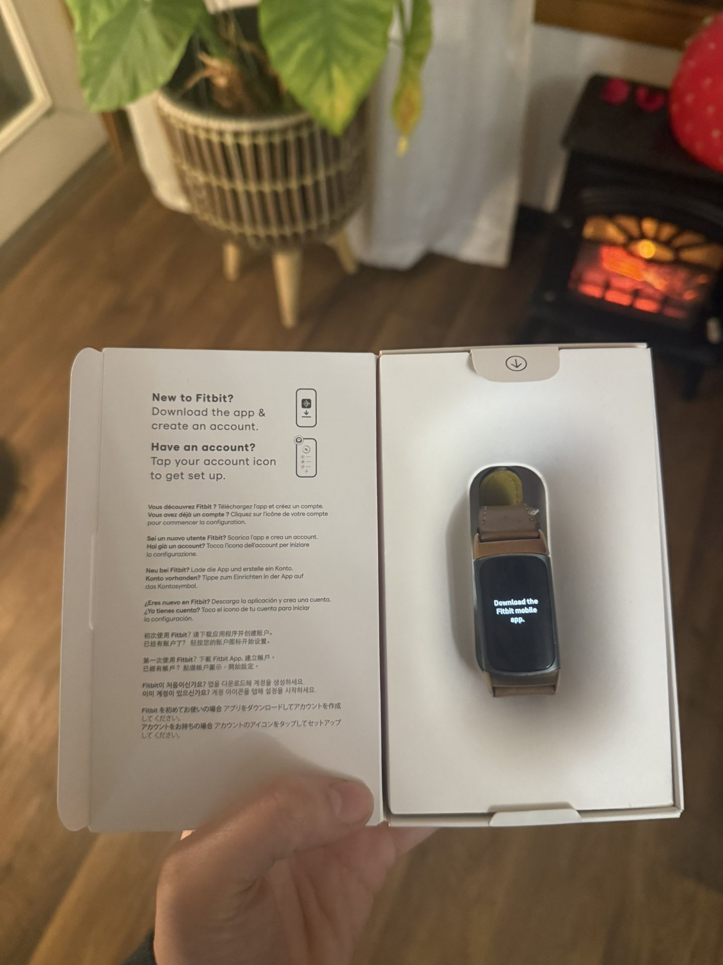 Fitbit Charge 5 With 4 Screen Protectors