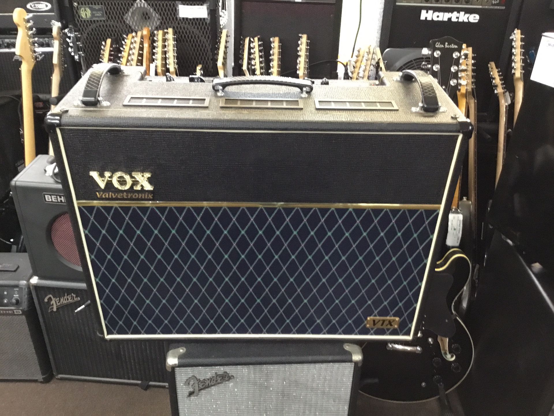 VOX AD120VTX GUITAR AMP W/ POWER CORD W/ COVER