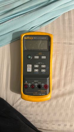 Fluke 715 Volt/mA CALIBRATOR