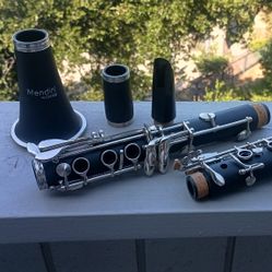 MENDINI Bb Clarinet, Lightly Used. willing To Negotiate 