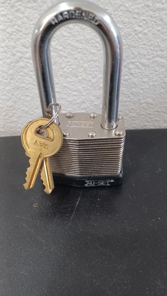 LAMINATED STEEL PADLOCK NEW