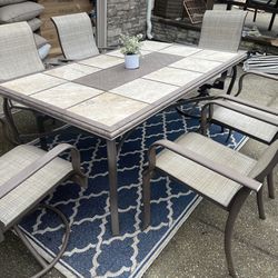 Outdoor Dinning Table With Chairs 