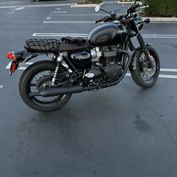 2023 Triumph Bonneville Black Two Tone