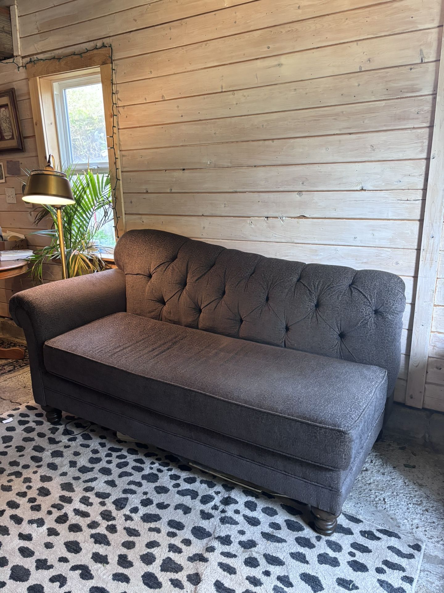 Chaise lounge