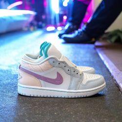 Men’s Size 9.5/ Women’s Size 11 Jordan 1 Low