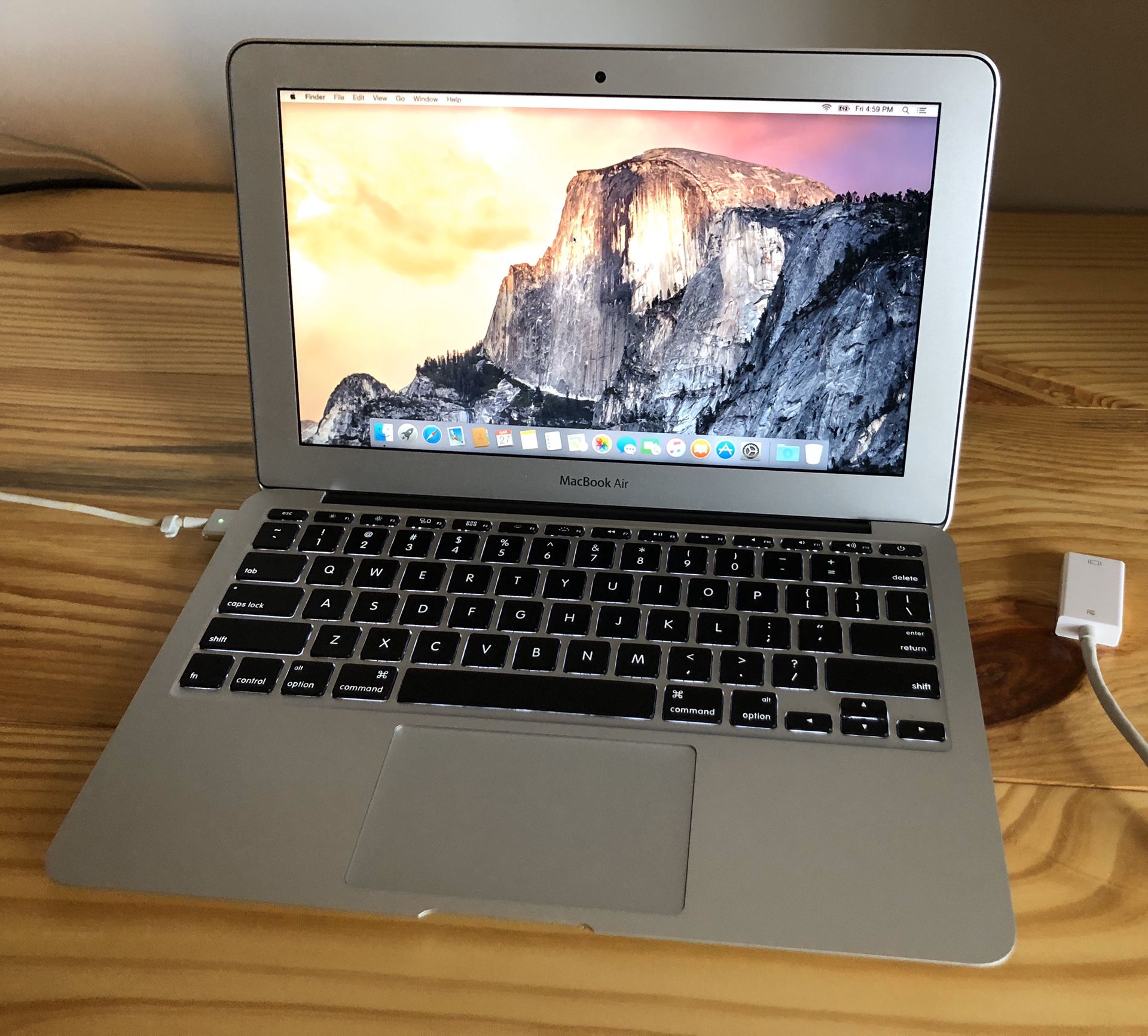 $400 2015 MacBook Air (250 gb)
