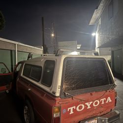 Toyota Pick Up Leer Camper