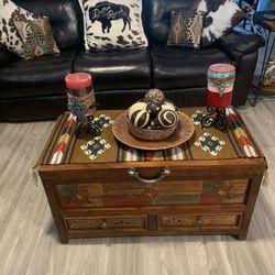 Western Chest opens for storage to drawers Must Small Moving