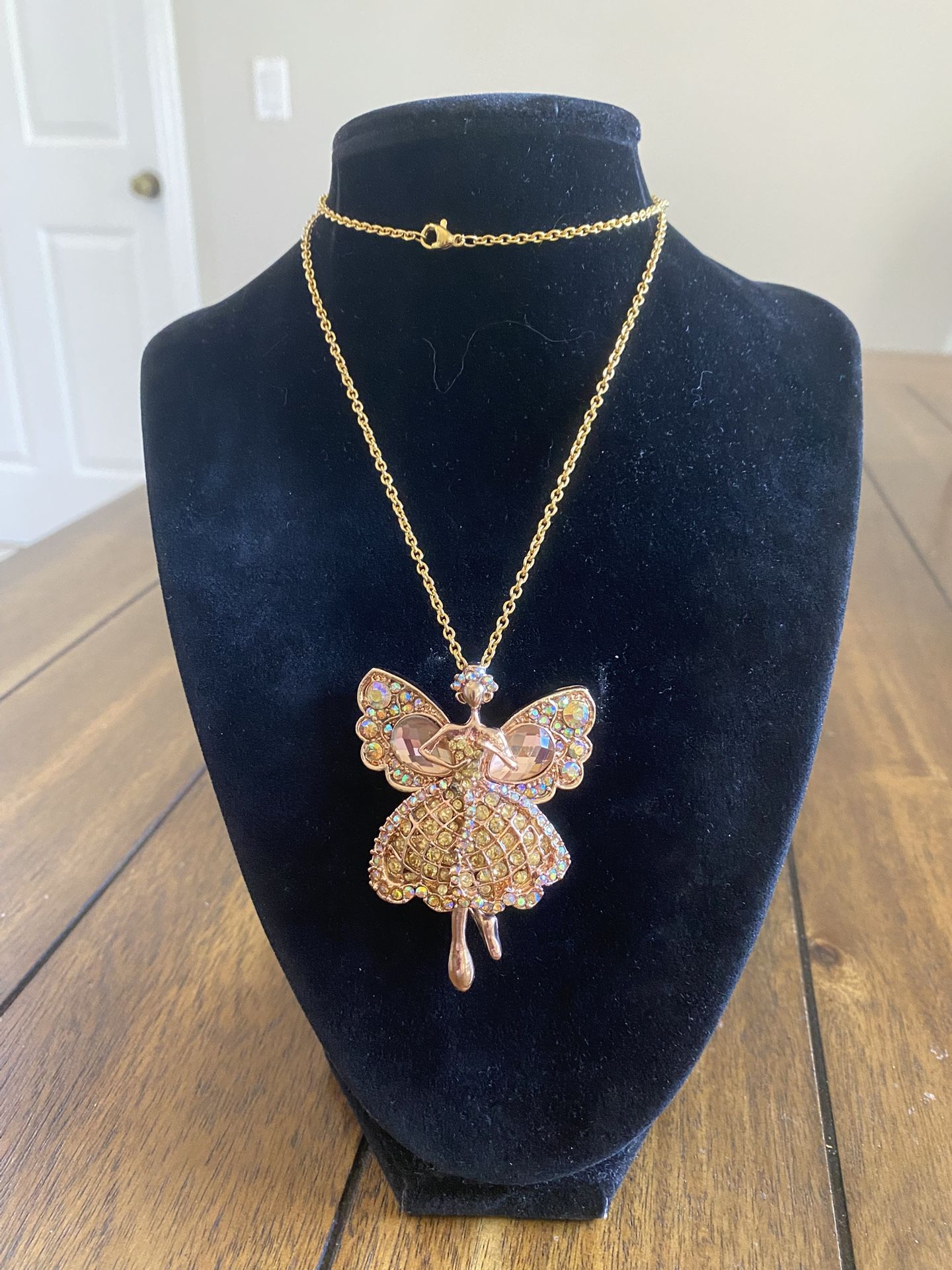 NWOT Rose Gold Fairy Pendant Necklace