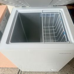 Freezer Top 6 Cu Ft Capacity 