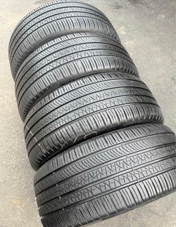 275 45 20 Pirelli Vendo este Seth de llantas con 80% de vida las 4