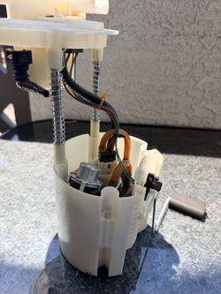 15-17 Chrysler 200 Fuel Pump Module Assembly