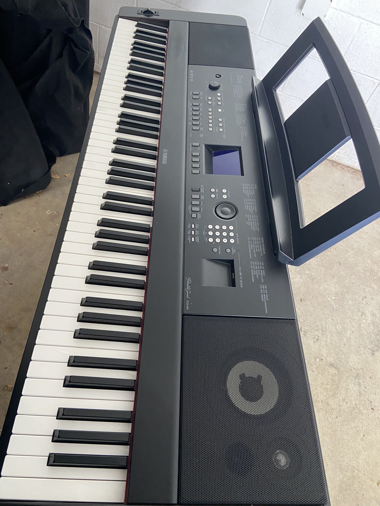 Yamaha DGX 650 Digital Piano For Sale.