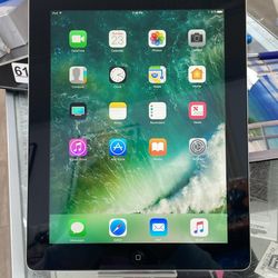 Great Condition IPad 4th Gen (9.7 inch) Unlocked, Comes With Charging Cable 